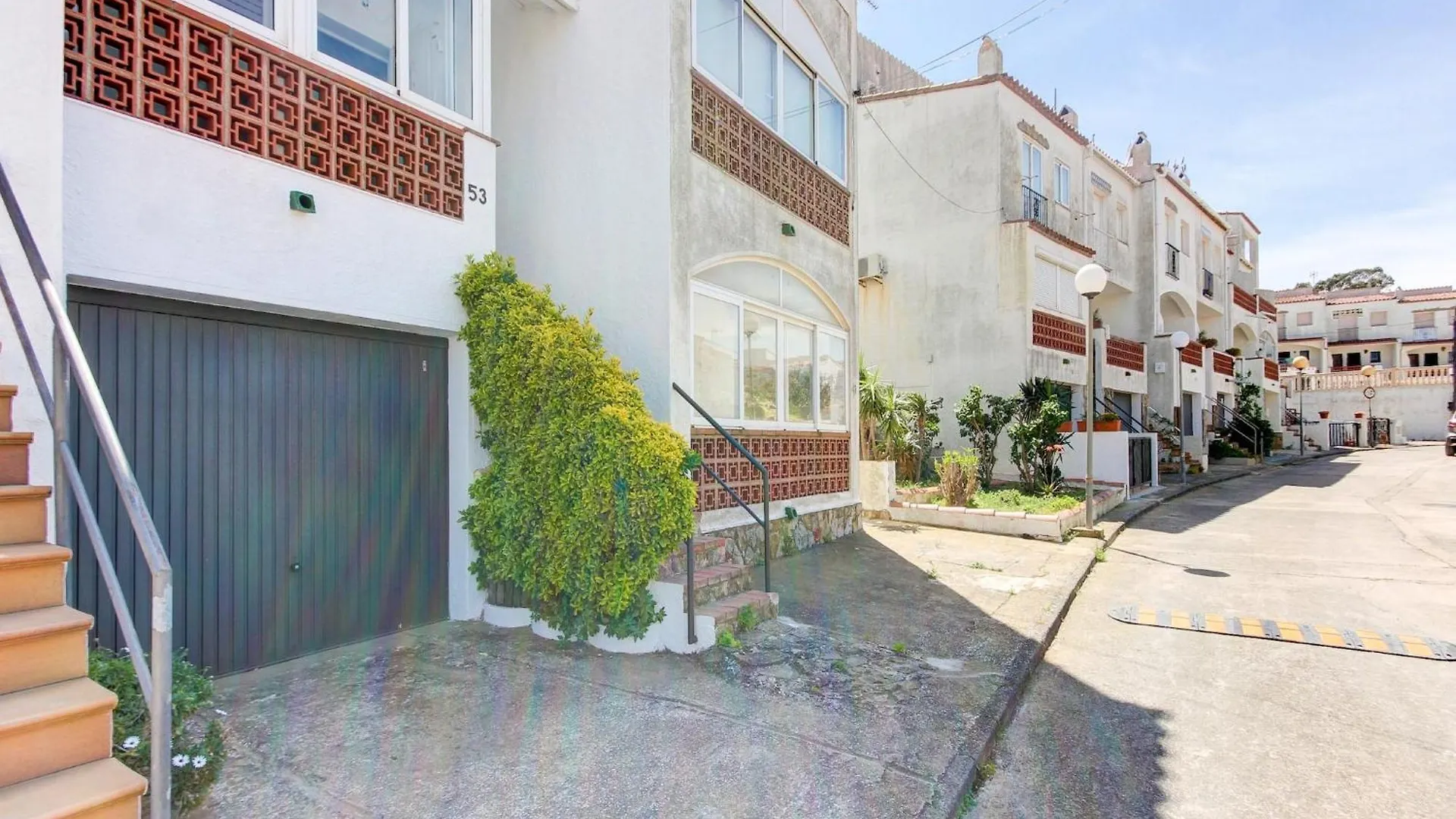 Nice Apartment Near Sand Beach Montjoi 0*,