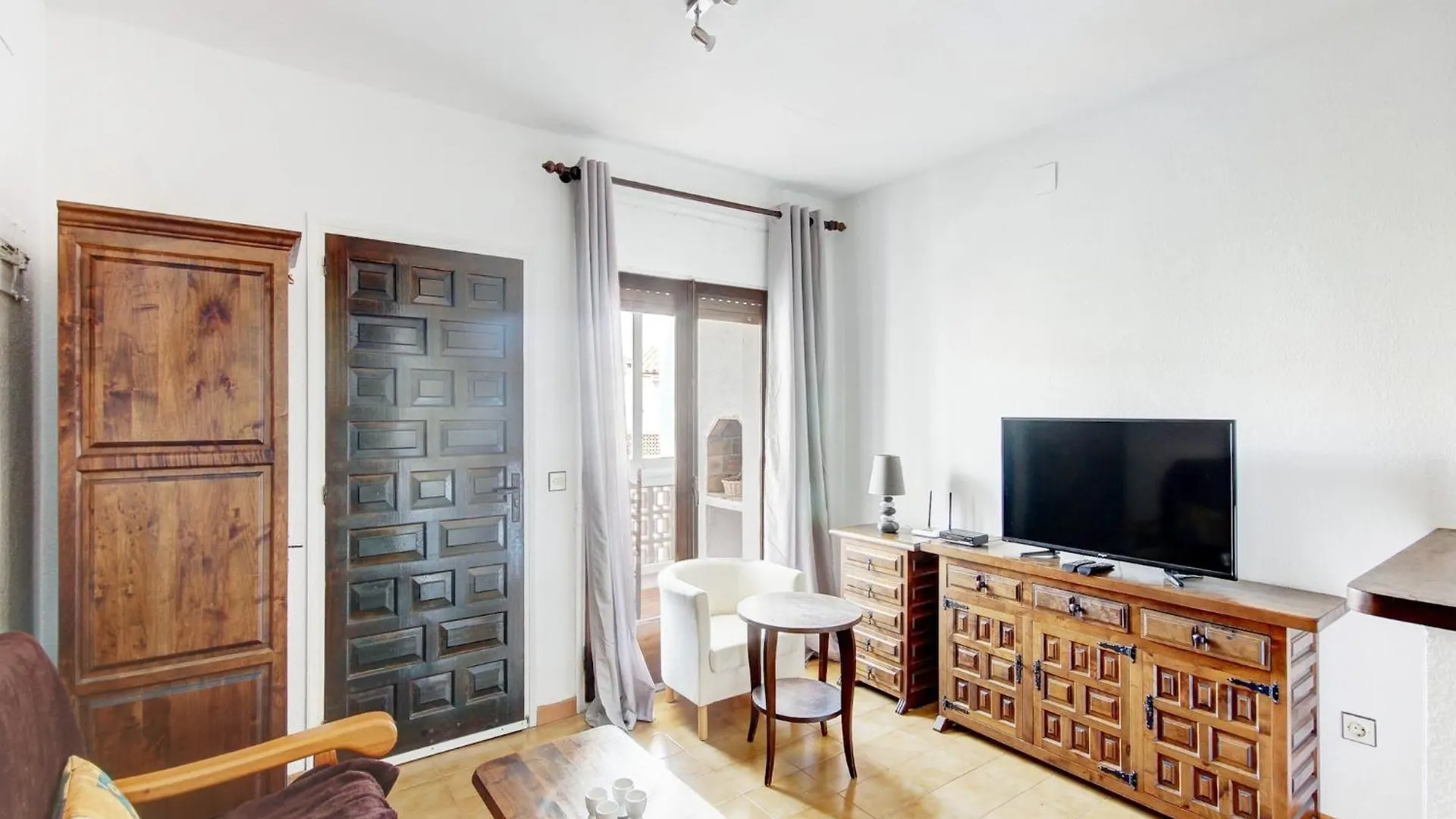 Nice Apartment Near Sand Beach Montjoi