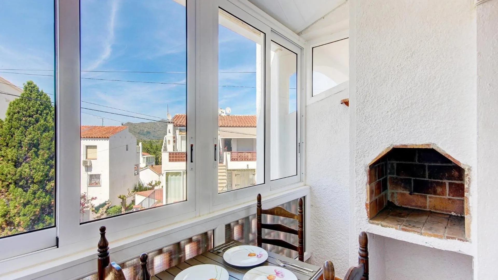 Nice Apartment Near Sand Beach Montjoi